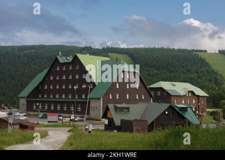 Berghotel in den Jesenik-Bergen. Ski- und Tourismuszentren in der Tschechischen Republik Stockfoto