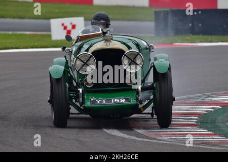 Oliver Llewellyn, Bentley 4½, der „Mad Jack“ für Vorkriegs-Sportwagen, ein fünfundvierzigminütiges Rennen für legendäre Vorkriegs-Autos, viele aus den 1920er und 30er Jahren, Stockfoto