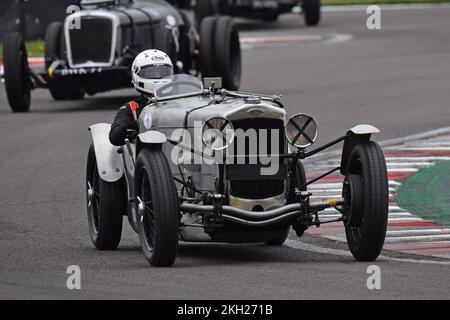 Frederic Wakeman, Patrick Blakeney-Edwards, Frazer Nash TT Replica Super Sports, der „Mad Jack“ für Vorkriegs-Sportwagen, ein fünfundvierzig-Minuten-Rennen Stockfoto