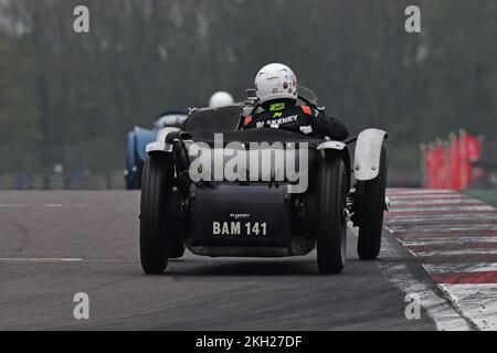 Frederic Wakeman, Patrick Blakeney-Edwards, Frazer Nash TT Replica Super Sports, der „Mad Jack“ für Vorkriegs-Sportwagen, ein fünfundvierzig-Minuten-Rennen Stockfoto