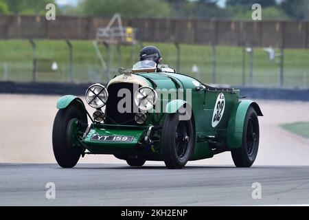 Oliver Llewellyn, Bentley 4½, der „Mad Jack“ für Vorkriegs-Sportwagen, ein fünfundvierzigminütiges Rennen für legendäre Vorkriegs-Autos, viele aus den 1920er und 30er Jahren, Stockfoto