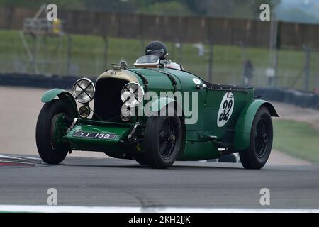 Oliver Llewellyn, Bentley 4½, der „Mad Jack“ für Vorkriegs-Sportwagen, ein fünfundvierzigminütiges Rennen für legendäre Vorkriegs-Autos, viele aus den 1920er und 30er Jahren, Stockfoto