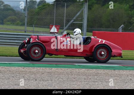 Richard Lake, Paul Alcock, Aston Martin Speed Model, der „Mad Jack“ für Vorkriegs-Sportwagen, ein 45-minütiges Rennen für legendäre Vorkriegs-Autos, viele von Stockfoto