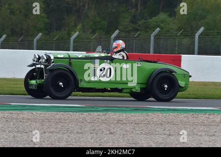 Michael Birch, Talbot AV105 Brooklands, der „Mad Jack“ für Vorkriegs-Sportwagen, ein 45-minütiges Rennen für legendäre Vorkriegs-Autos, viele aus den 20er Jahren Stockfoto