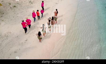 Kankis-Tanz, traditionelle Folklore der Ureinwohner der Guna. Mit Flöten verschiedener Größen feiern Männer, dass sie Geräusche erzeugen, die Vögel und die Natur nachahmen. Stockfoto