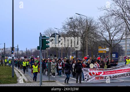 Anti-Impfnachweis bei Gesundheitsfachkräften in Dresden, Sachsen. Stockfoto