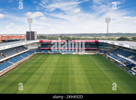 Randers, Mitteljütland, Dänemark - August 2022: Blick auf die Skyline des Randers Stadions (Cepheus Park), Heimstadion des Randers FC. Stockfoto