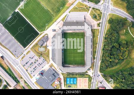 Randers, Mitteljütland, Dänemark - August 2022: Blick auf die Skyline des Randers Stadions (Cepheus Park), Heimstadion des Randers FC. Stockfoto