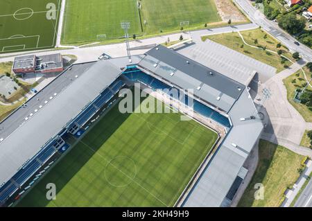 Randers, Mitteljütland, Dänemark - August 2022: Blick auf die Skyline des Randers Stadions (Cepheus Park), Heimstadion des Randers FC. Stockfoto