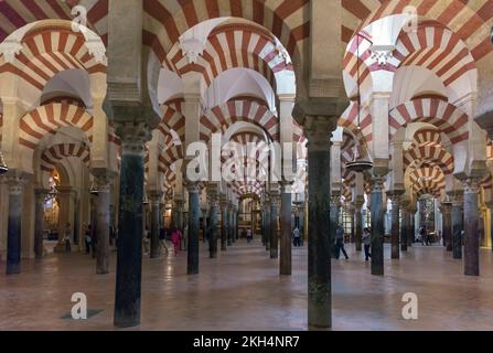 Säulen der Moschee-Kathedrale von Cordoba, Andalusien, Spanien Stockfoto