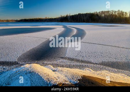 Eis- und Frostmuster am Kelly Lake, Greater Sudbury, Ontario, Kanada Stockfoto