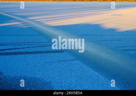 Eis- und Frostmuster am Kelly Lake, Greater Sudbury, Ontario, Kanada Stockfoto