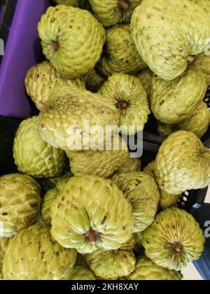 Viele frische thai annona Hydrid Früchte. Stockfoto