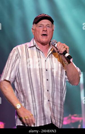 4. Oktober 2008 – Primm, Nevada, USA - Mike Love von den Beach Boys tritt am 4. Oktober 2008 im Buffalo Bill's Resort & Casino in Primm, Nevada auf. (Kreditbild: © David Becker/ZUMA Press Wire) Stockfoto