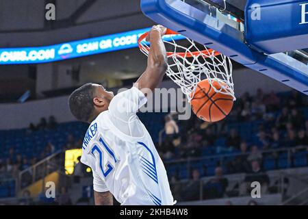 23. NOVEMBER 2022: Saint Louis Billikens Garde sincere Parker (21) schlägt den Ball in den Korb für zwei Punkte in einem regulären Saisonspiel, bei dem die Paul Quinn Tigers die St. Louis Billikens. In der Chaifetz Arena in St. Louis, MO Richard Ulreich/CSM Stockfoto