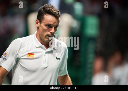 Malaga, Spanien. 23.. November 2022. Roberto Bautista Agut aus Spanien, gesehen während des Davis-Pokals von Rakuten Final 8 gegen Borna Coric aus Kroatien im Palacio de Deportes José María Martín Carpena. Endstand: Borna Coric 2:0 Roberto Bautista Agut. Kredit: SOPA Images Limited/Alamy Live News Stockfoto