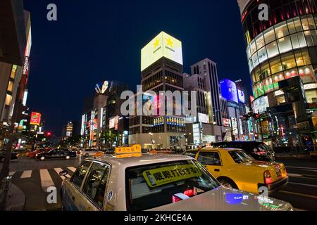 Taxis Traffic Dusk Ginza Tokyo Japan 3 Stockfoto