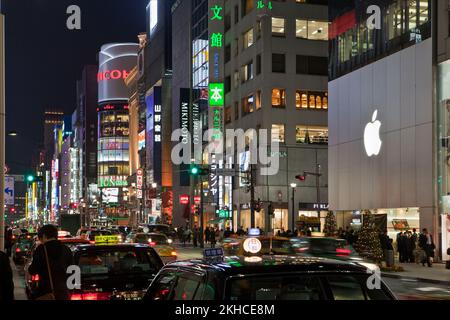 Taxis Verkehr Abend Ginza Tokio Japan 2 Stockfoto