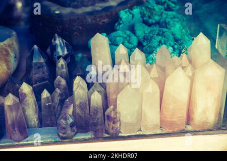 Stück natürliche mineralische Edelsteine eines bestimmten Typs Stockfoto