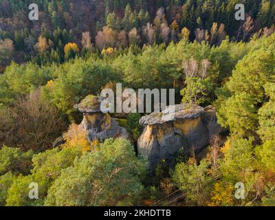 Drohnenschuss, Felsformation Kokorinske poklicky, Kokorínský dul Naturschutzgebiet, Sandsteinfelsen, Daubische Schweiz, Okres Melník Bezirk, Melnik Stockfoto