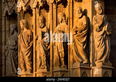 Detail des Dreiecksportals mit den zwölf Aposteln, Haupteingang des Erfurter Doms, Erfurt, Thüringen, Deutschland, Europa Stockfoto