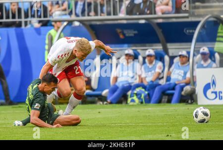 Samara, Russland – 21. Juni 2018. Andreas Cornelius, Striker der dänischen Fußballnationalmannschaft, und Trent Sainsbury, der australische Spitzenreiter bei der FIFA World C Stockfoto