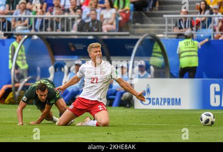 Samara, Russland – 21. Juni 2018. Andreas Cornelius, Striker der dänischen Fußballnationalmannschaft, und Trent Sainsbury, der australische Spitzenreiter bei der FIFA World C Stockfoto