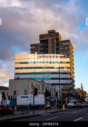 Islington blickt auf London England UK - die London Metropolitan University in Holloway Road Stockfoto