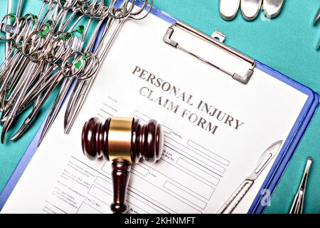 Juristische Dienstleistungen von Anwälten für Ansprüche wegen medizinischer Fehlleistungen. Antragsformular für medizinische Fehlleistungen. Stockfoto