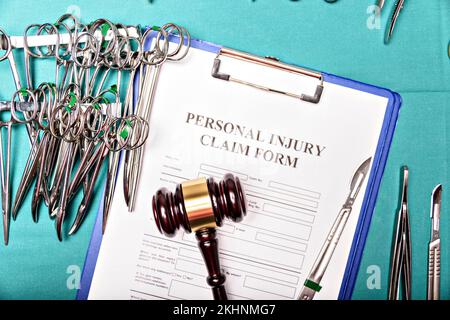 Juristische Dienstleistungen von Anwälten für Ansprüche wegen medizinischer Fehlleistungen. Antragsformular für medizinische Fehlleistungen. Stockfoto