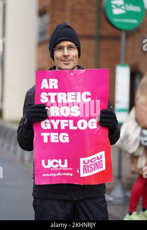 Cardiff University, Wales, Großbritannien. 24.. November 2022. Mitarbeiter der University and College Union (UCU), die am UCU-Streik an der Cardiff Univerity am 24.. November 2022 teilnahmen, Gutschrift Penallta Photographics/Alamy Live Credit: Penallta Photographics/Alamy Live News Stockfoto