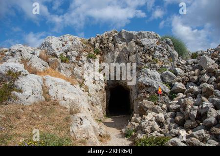 Eingang zur Höhle auf dem Gelände der Festung „Fortezza“ in Rethymno Stockfoto