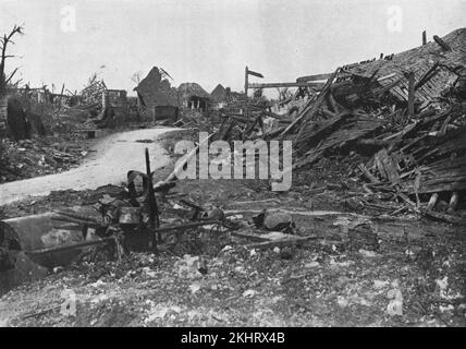 Ruinen im Dorf Mametz, die während der ersten Schlacht der Somme im Juli 1916 im Ersten Weltkrieg systematisch durch Artilleriefeuer zerstört wurden Stockfoto