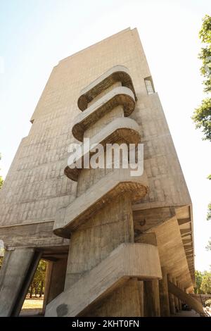 UNESCO-Weltkulturerbe, „Cité Radieuse“ (strahlende Stadt), entworfen von Le Corbusier,This, „Unité d’habitation“ (Wohnblock),an,architektonisch, Konzept, spielen, mit Licht, Perspektiven, Und Farben. Der Apartmentkomplex wurde zwischen 1947 und 1952 erbaut. Marseille, Marseille, Kommune in, Bouches-du-Rhône, die zweitgrößte Stadt Frankreichs, Marseille, ist die Präfektur des französischen Departements Bouches-du-Rhône und der Hauptstadt, Der Region Provence-Alpes-Côte d'Azur. Südfrankreich,Frankreich,Frankreich,zweitgrößte Stadt Frankreichs,August,Sommer,Europa,Europa, Stockfoto