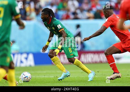 Al-Wakrah, Katar. 24.. November 2022. Andre-Frank Zambo Anguissa beim FIFA-Weltmeisterschaftsspiel Katar 2022 Gruppe G zwischen der Schweiz und Kamerun im Al Janoub Stadion am 24. November 2022 in Al Wakrah, Katar. (Foto: Pawel Andrachiewicz/PressFocus/Sipa USA) Guthaben: SIPA USA/Alamy Live News Stockfoto