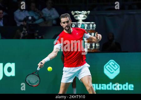 Malaga, Spanien. 23.. November 2022. Marin Cilic in Aktion bei den Spielen Spanien gegen Kroatien im 1/4. Finale des Rakuten Davis Cup im Palacio de los Deportes Jose Maria Martin Carpena in Malaga. Endstand Spanien 0:2 Kroatien Kredit: SOPA Images Limited/Alamy Live News Stockfoto