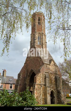 Überreste, Ruine von Greyfriars Tower Franciscan Friary, King's Lynn, Norfolk, Großbritannien Stockfoto