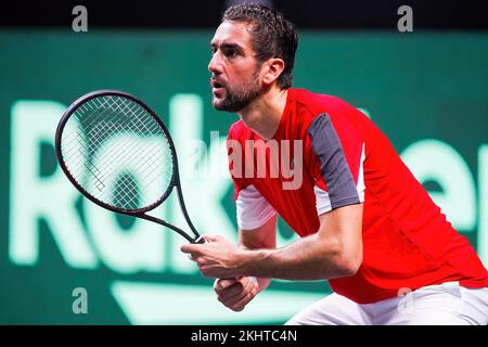 Malaga, Spanien. 23.. November 2022. Marin Cilic in Aktion bei den Spielen Spanien gegen Kroatien im 1/4. Finale des Rakuten Davis Cup im Palacio de los Deportes Jose Maria Martin Carpena in Malaga. Endstand Spanien 0:2 Kroatien (Foto: Francis Gonzalez/SOPA Images/Sipa USA) Gutschrift: SIPA USA/Alamy Live News Stockfoto