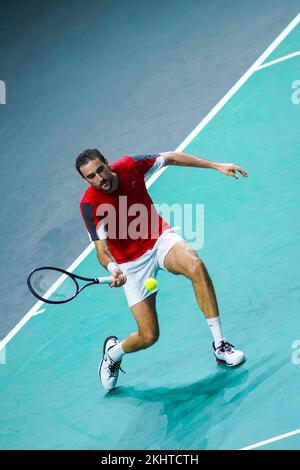 Malaga, Spanien. 23.. November 2022. Marin Cilic in Aktion bei den Spielen Spanien gegen Kroatien im 1/4. Finale des Rakuten Davis Cup im Palacio de los Deportes Jose Maria Martin Carpena in Malaga. Endstand Spanien 0:2 Kroatien (Foto: Francis Gonzalez/SOPA Images/Sipa USA) Gutschrift: SIPA USA/Alamy Live News Stockfoto