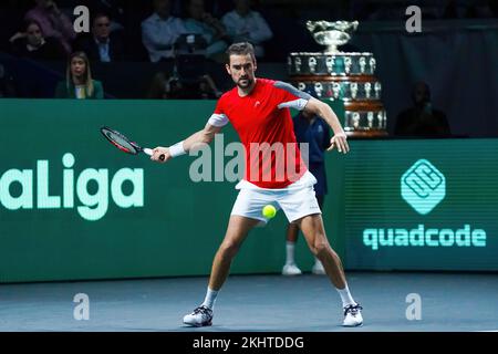 Malaga, Spanien. 23.. November 2022. Marin Cilic in Aktion bei den Spielen Spanien gegen Kroatien im 1/4. Finale des Rakuten Davis Cup im Palacio de los Deportes Jose Maria Martin Carpena in Malaga. Endstand Spanien 0:2 Kroatien (Foto: Francis Gonzalez/SOPA Images/Sipa USA) Gutschrift: SIPA USA/Alamy Live News Stockfoto