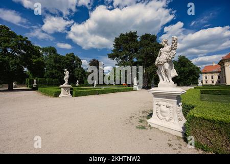 Steindenkmäler der Burg Slavkov, auch bekannt als Burg Austerlitz, ist ein barocker Palast in Slavkov U Brna, Tschechische Republik Stockfoto