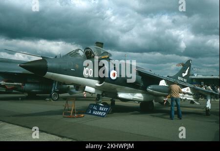 XZ451 BAE Sea Harrier FRS.1 Royal Navy/Fleet Air Arm, International Air Tattoo IAT 1981, RAF Greenham Common (EGVI), Vereinigtes Königreich - England Stockfoto