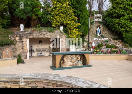 Die Lourdes-Schrein-Grotte in Carfin, Schottlands National Marian-Schrein Stockfoto