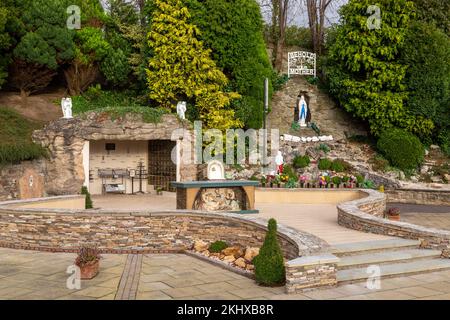 Die Lourdes-Schrein-Grotte in Carfin, Schottlands National Marian-Schrein Stockfoto