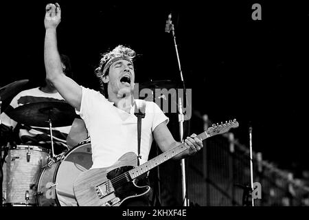 Bruce Springsteen in Kombination mit der E Streetband im Stadion Feyenoord Born in the USA Tour. - Rotterdam Holland - vvbvanbreefotografie Stockfoto