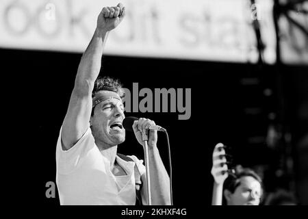 Bruce Springsteen in Kombination mit der E Streetband im Stadion Feyenoord Born in the USA Tour. - Rotterdam Holland - vvbvanbreefotografie Stockfoto