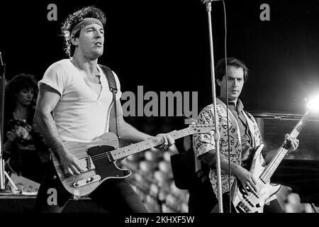 Bruce Springsteen in Kombination mit der E Streetband im Stadion Feyenoord Born in the USA Tour. - Rotterdam Holland - vvbvanbreefotografie Stockfoto