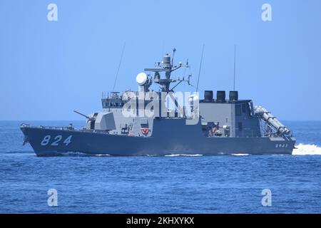 Präfektur Kyoto, Japan - 25. Juli 2014: Japan Maritime Self-Defense Force JS Hayabusa (PG-824), Patrouillenboote der Hayabusa-Klasse mit Führungsraketen. Stockfoto