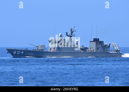 Präfektur Kyoto, Japan - 25. Juli 2014: Japan Maritime Self-Defense Force JS Hayabusa (PG-824), Patrouillenboote der Hayabusa-Klasse mit Führungsraketen. Stockfoto