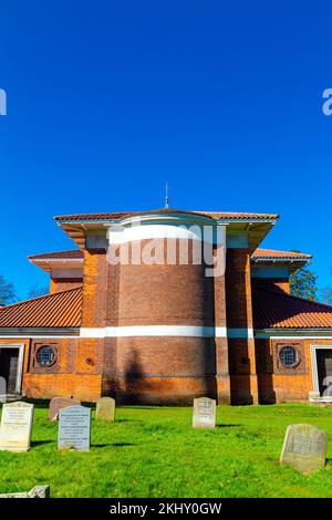 Rückseite der St. Martin's Church Edwin Lutyens im italienischen Stil, Knebworth, Hertfordshire, Großbritannien Stockfoto